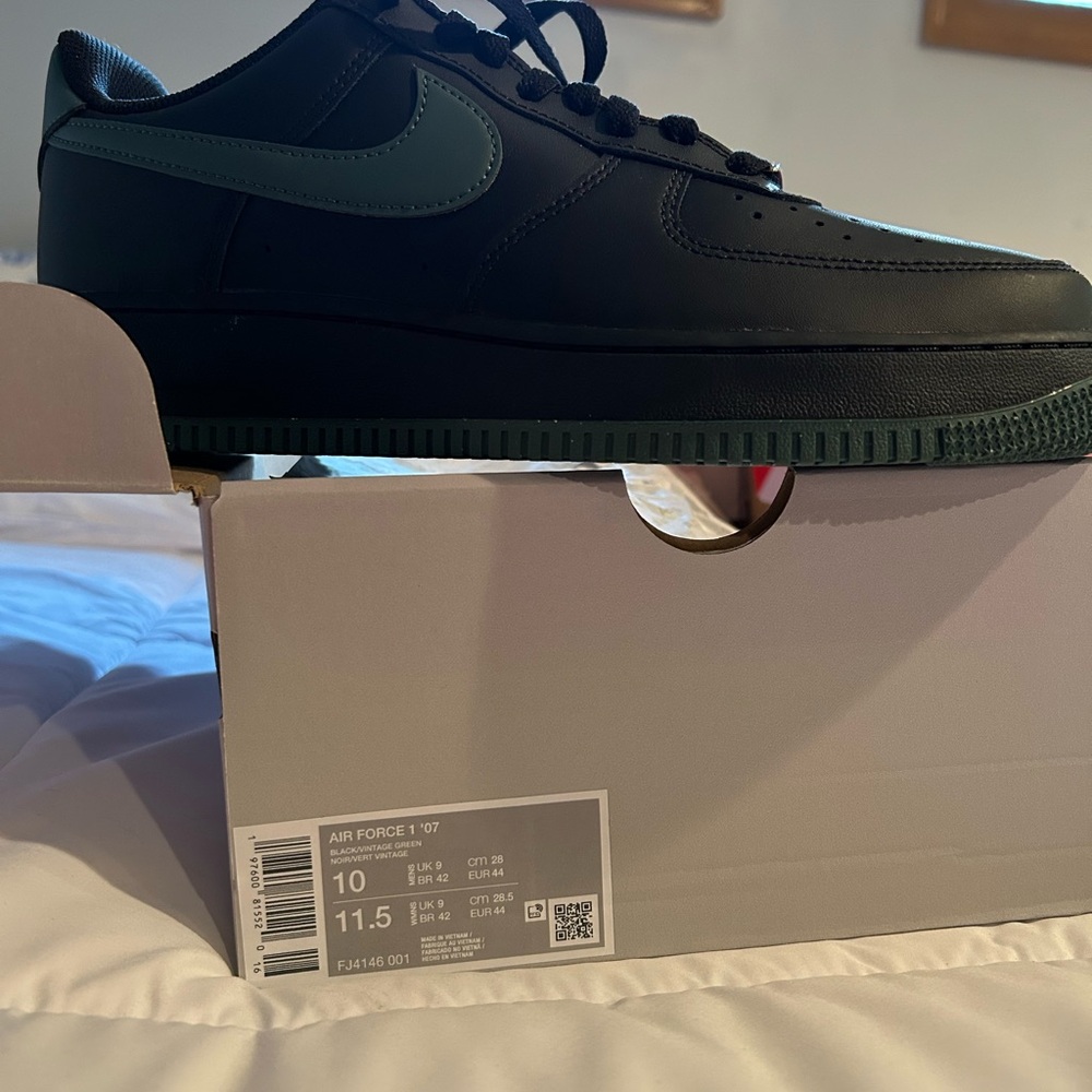 Nike Air Force 1 '07 Black and Teal Sneakers